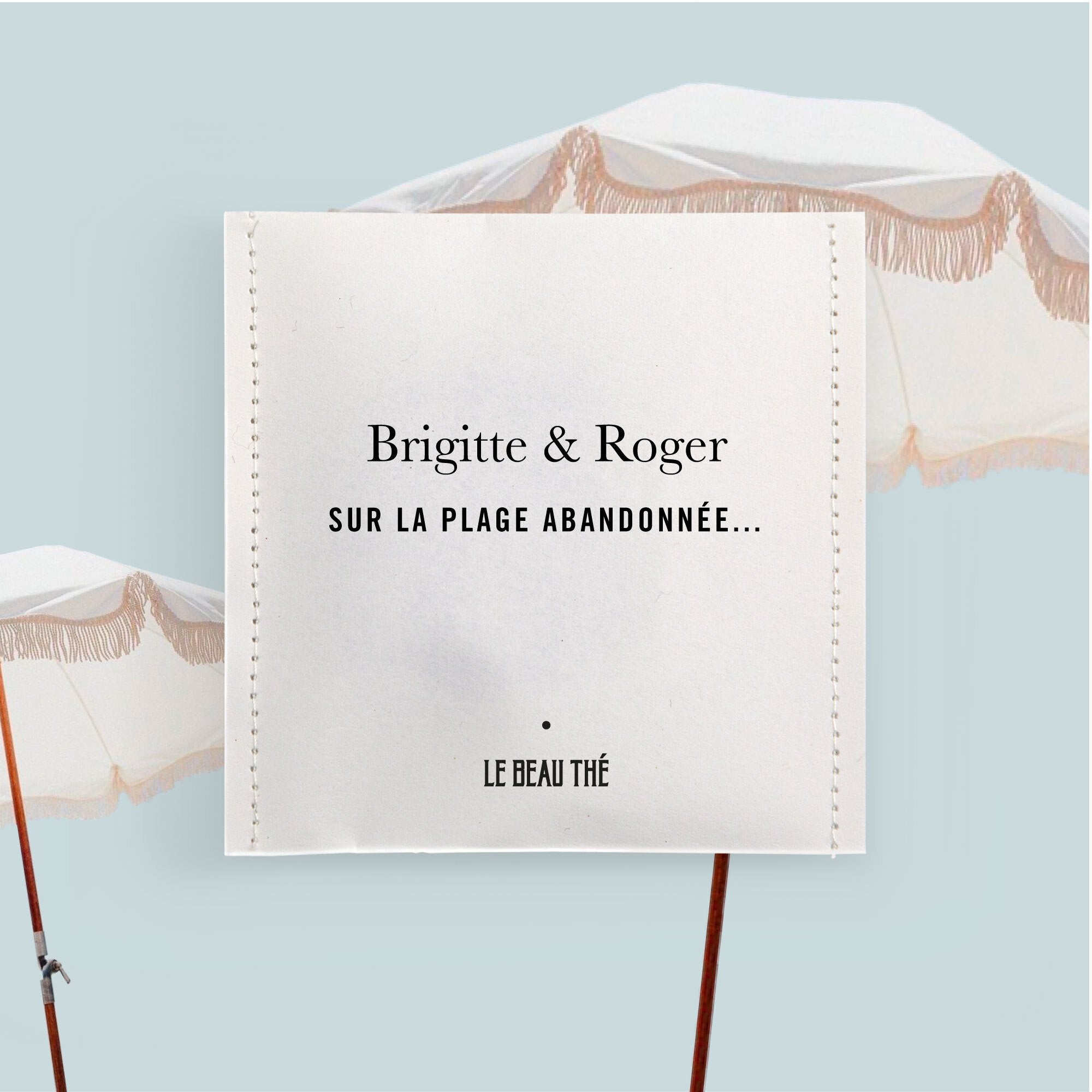 Sachet de thé personnalisé par Le Beau Thé pour un mariage plage avec Brigitte Bardot, sable et parasol, cadeau d’invité idéal
